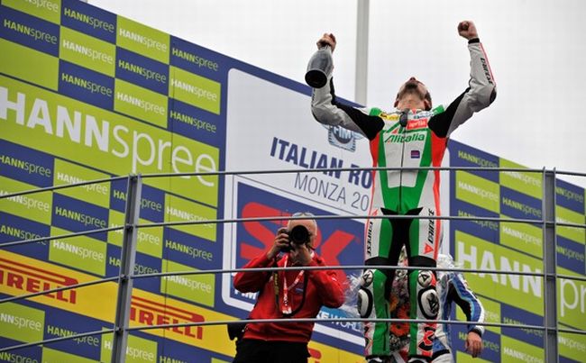 Delirio italiano en Monza 1 Max Biaggi