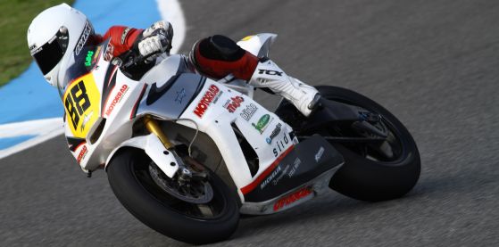 Nikki Coates en el CEV con la AJR Moto2 del Team Motorrad 1 NIKKI