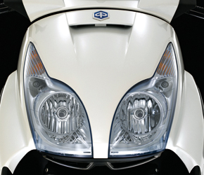 Revolución 300 1 Piaggio X7EVO