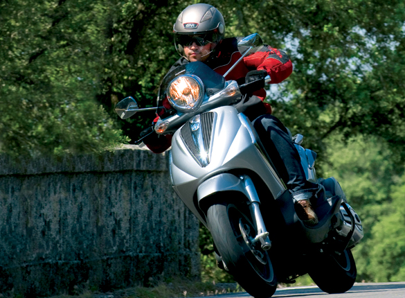 Piaggio Beverly Tourer 400 1 Piaggio Lead accion Formula Scooting 12 6 08 ARL3812