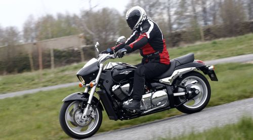 Probamos la Suzuki M1500 R, la Intruder "macho-bike" 1 Suzuki M1500 accion