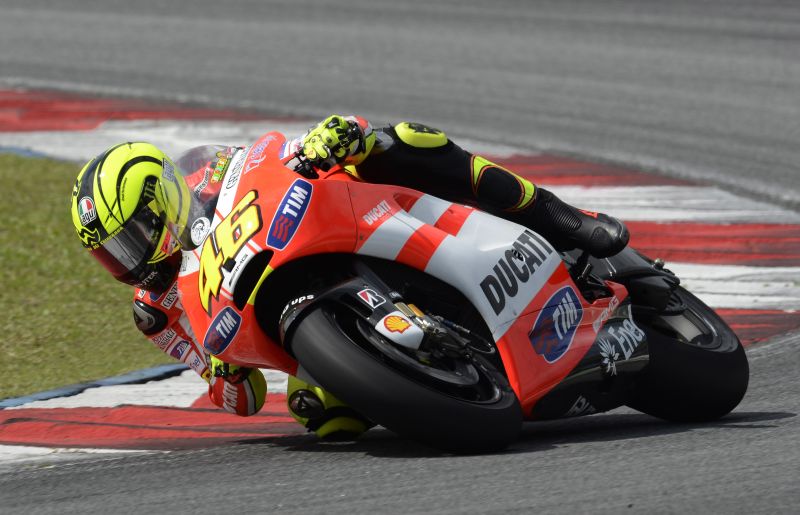 Honda arrasa en Sepang 1 Valentino Rossi 2