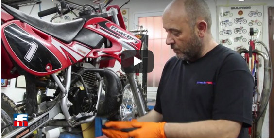 Cómo comprobar el nivel de aceite de la moto (VÍDEO) 9 aceitemoto