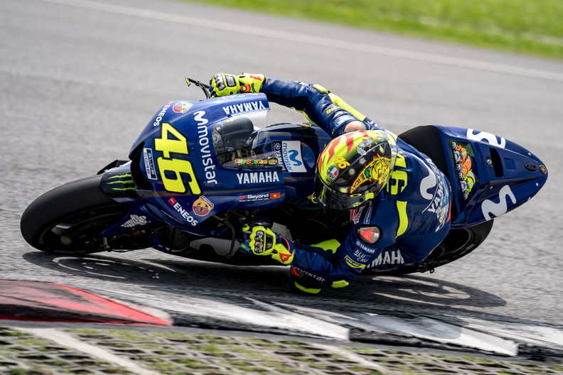 Valentino Rossi vuelve a lucir el casco AGV Pista GP R "SoleLuna" 3 agv pista pg r rossi