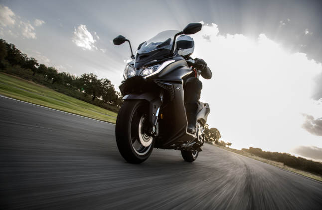 KYMCO extiende el 'Plan Dúo' a todos los megascooters y mantiene el seguro con robo 1 ak 550 accin 1
