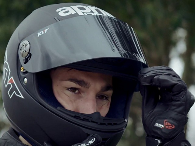 VÍDEO: Aleix Espargaró, protagonista en el anuncio de la Aprilia Tuono V4 1100