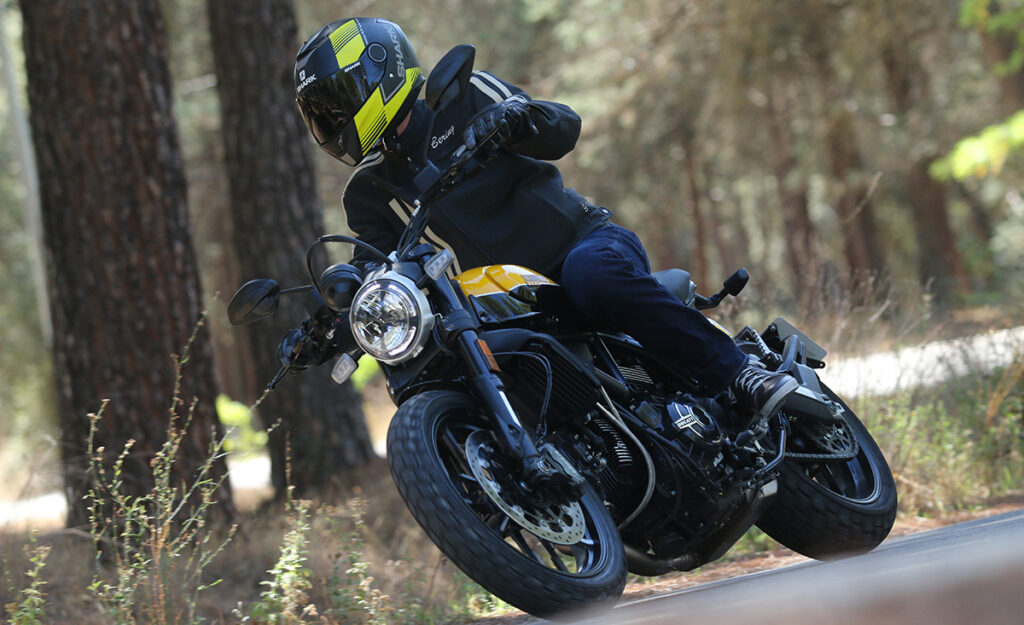 Prueba de la Ducati Scrambler Full Throttle: Cuando te quieres divertir 1 apertura 35