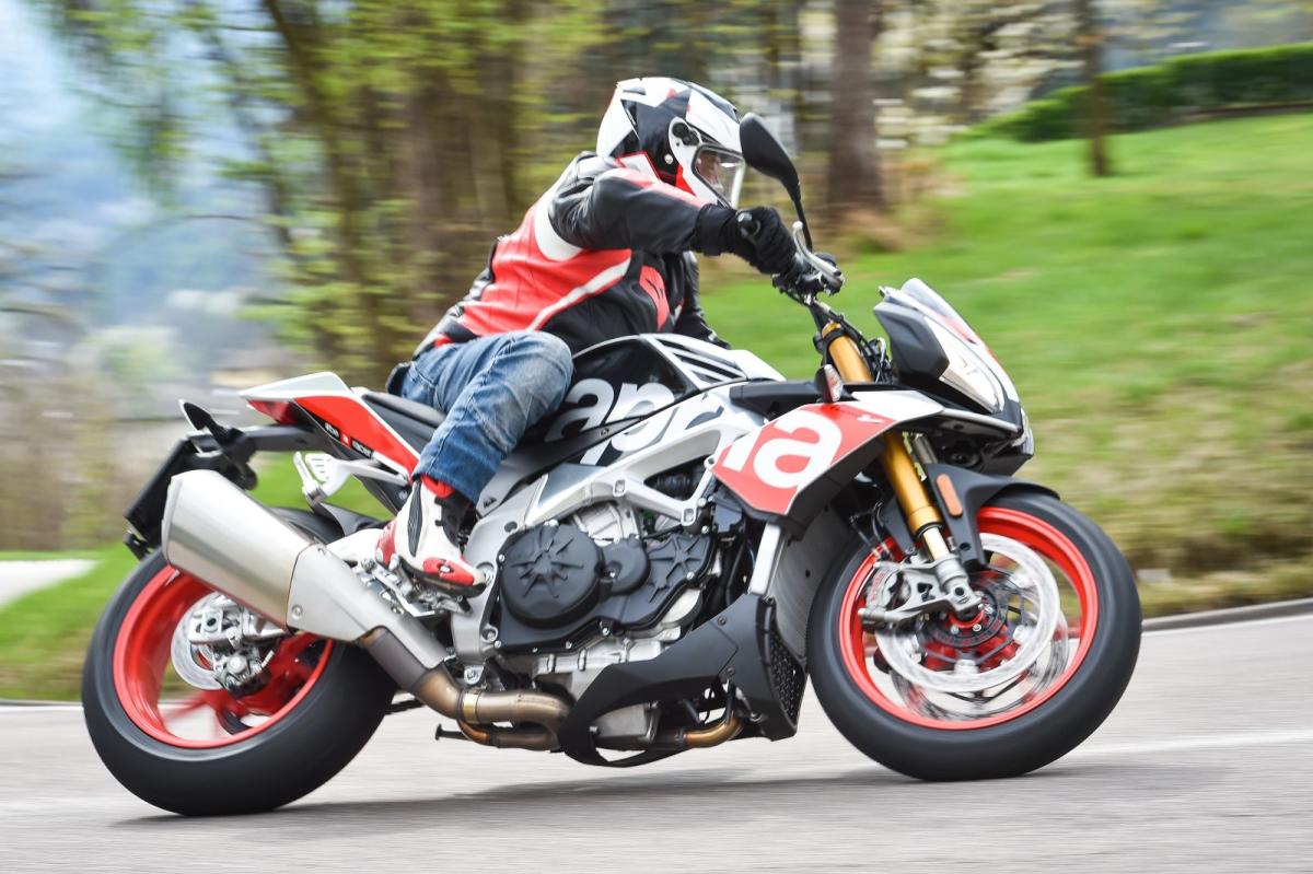Rivales de la Aprilia Tuono V4 1100 1 aprilia tuono 1100 factory 18g
