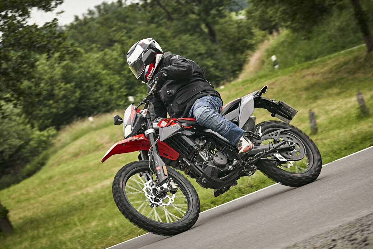 Ahorra 500 euros en la compra de la Aprilia RX 125 y llévate el seguro gratis con la financiación 1 Aprilia RX 125