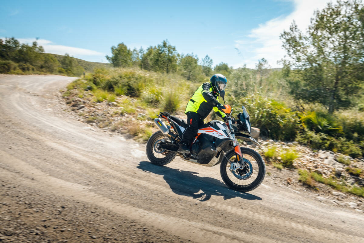 Disfruta de tu trail en campo sin límites con la RFME 1 aventure 3g