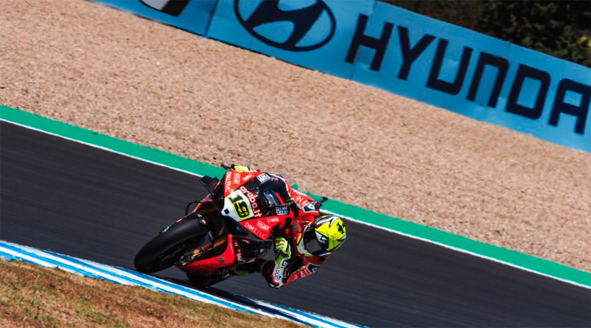 WSBK en Jerez: Bautista se exhibe en una primera manga marcada por el incidente entre Rea y Lowes 1 bautistavictoriajerez