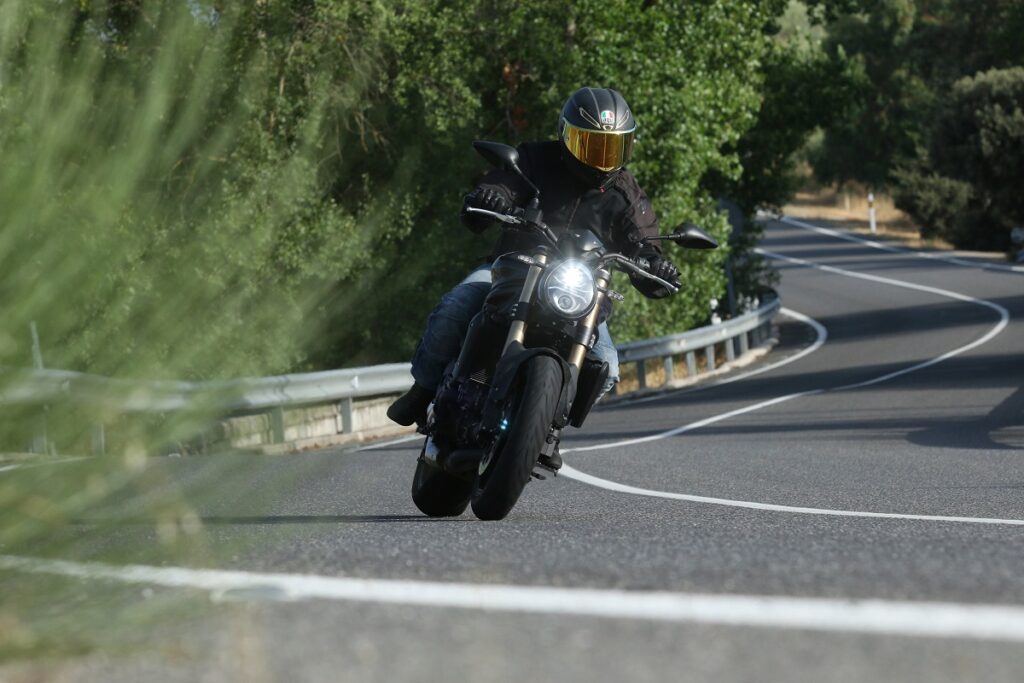 Motos naked: el estandarte de Benelli, a prueba 15 Benelli 752 S