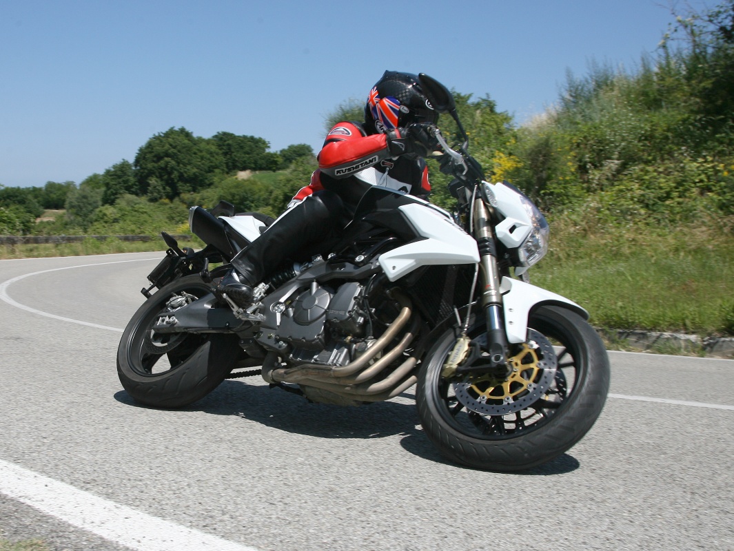 Así va la nueva Benelli BN 600 1 benellibn60015