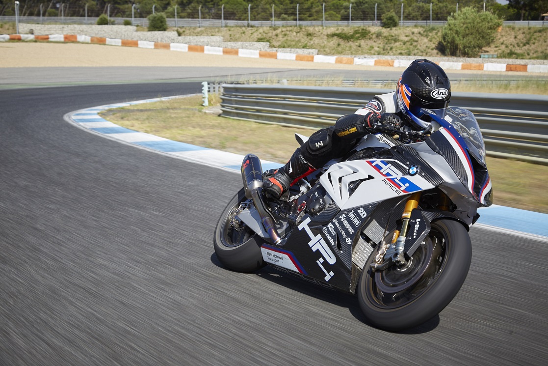 Prueba BMW HP4: magia negra