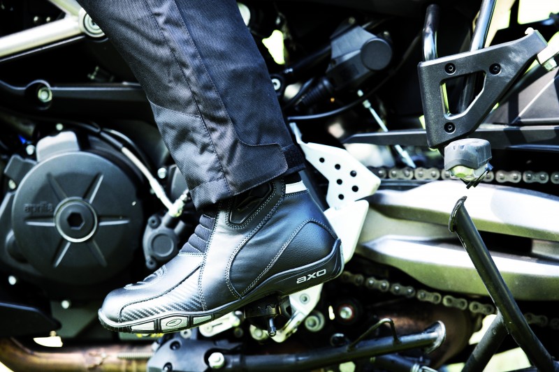 Así son las nuevas botas de moto AXO Trace WP 6