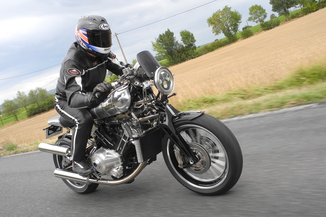 BROUGH SUPERIOR SS 100: Regresa la leyenda