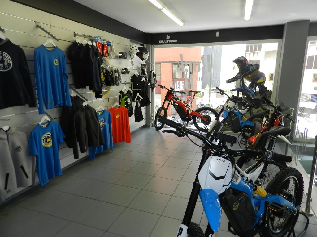 Bultaco abre una nueva tienda en Madrid 1 bultacospacemadridauditorio1