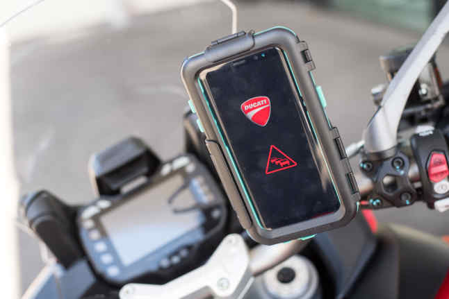 Ducati presenta, junto con Audi y Ford, la tecnología de comunicación coche a moto en el CES de Las Vegas 1 c