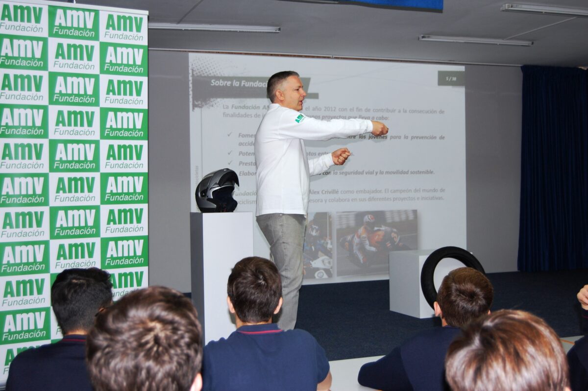 Fundación AMV, de ruta por los colegios para promover la conducción segura de motos 1 colegio engage majadahonda