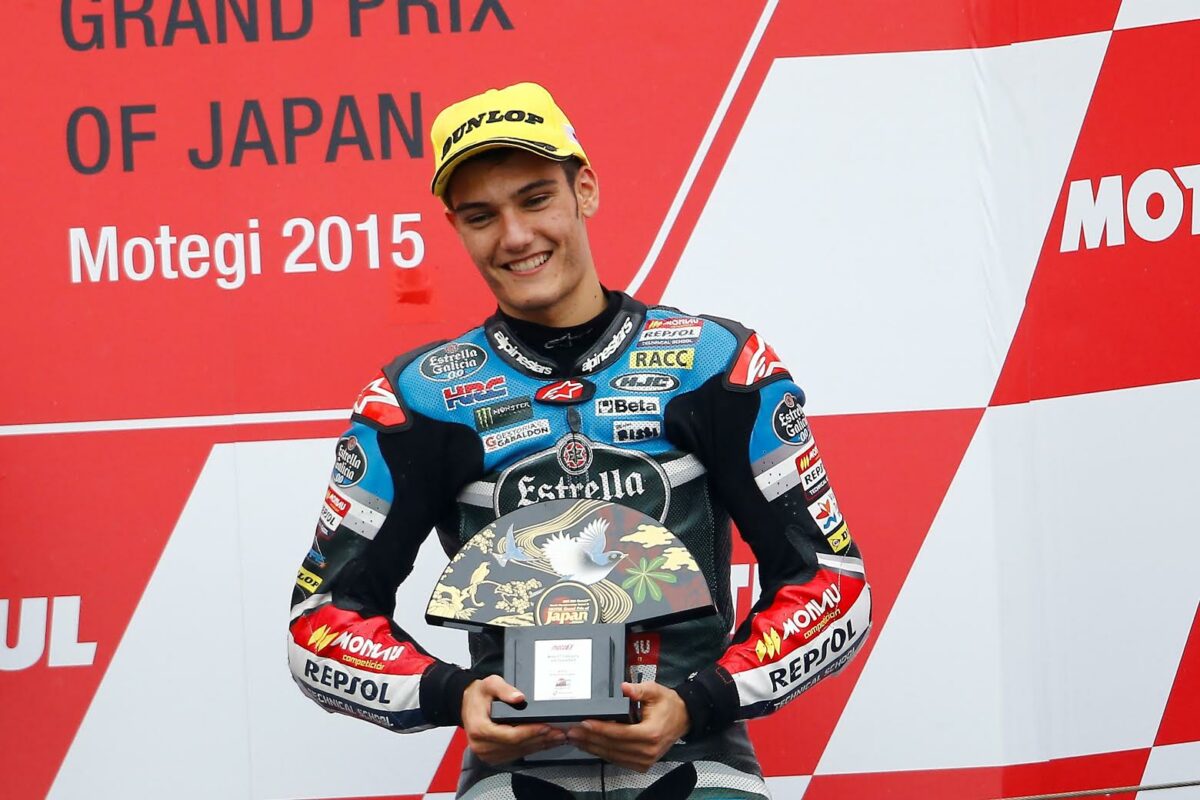 Un aficionado entregará uno de los trofeos de Moto3 en Cheste 1 concursomotul