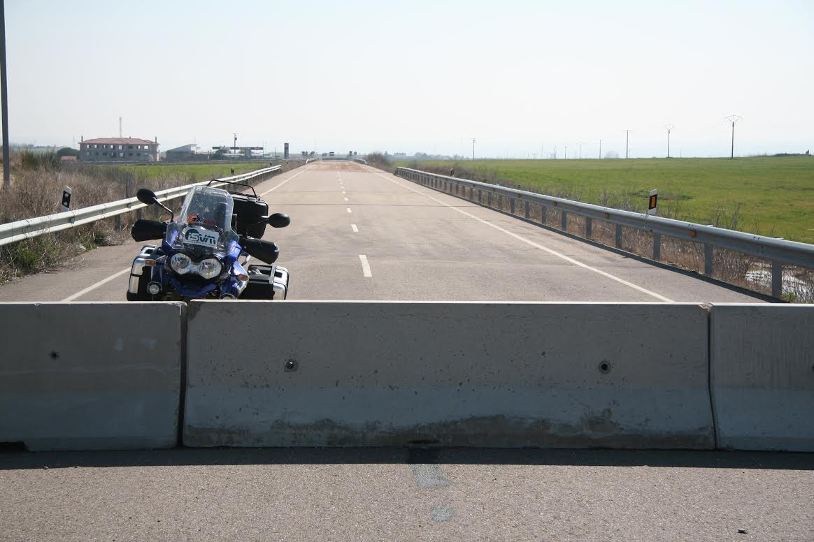 La AMM denuncia el corte de una carretera "a lo bestia" 1 corte