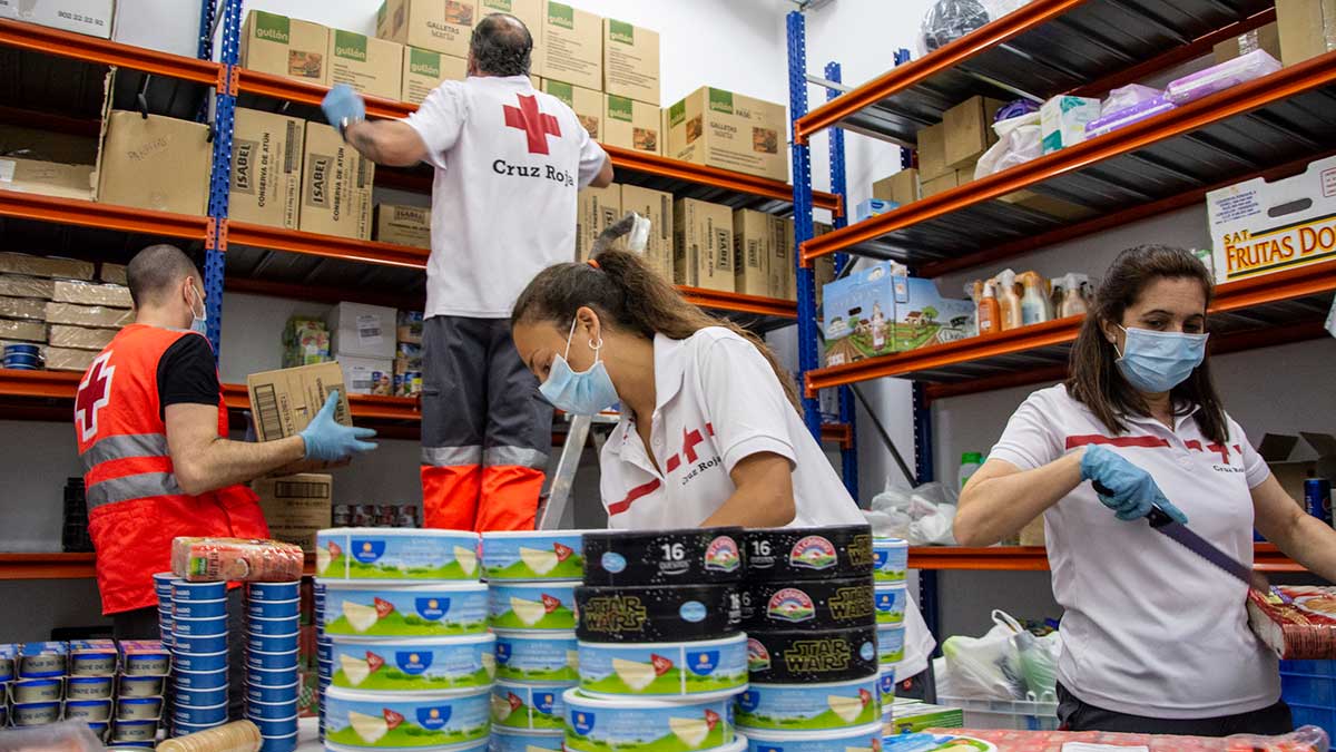 La RFME recauda más de 50.000 euros en "Pilotos Solidarios" 1 cruz roja