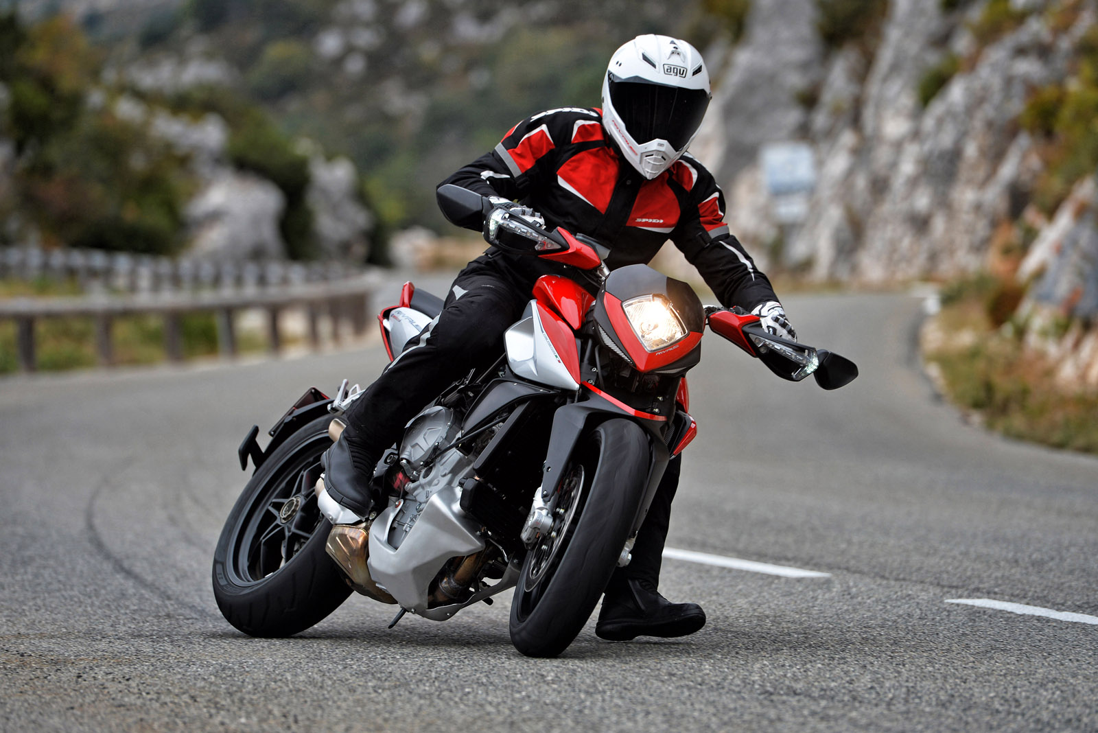 Errores de conducción en moto: aprende a evitar accidentes (II) 8 curvapasado