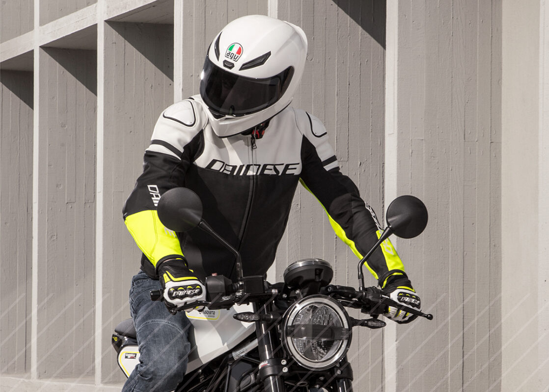 Dainese presenta su nueva chaqueta para el motorista Agile Formulamoto