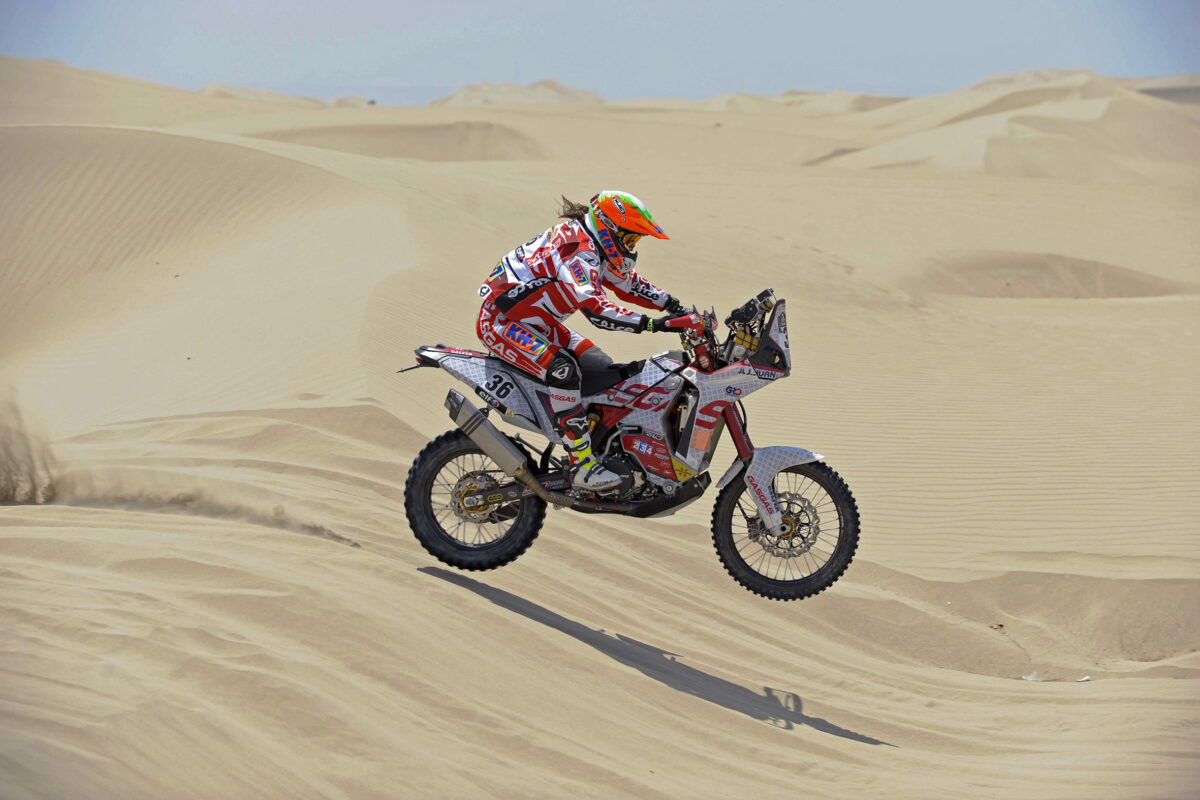 Laia Sanz: "Estoy sorprendida con la nueva moto y mi estado de forma" 1 dakar13e2laia1