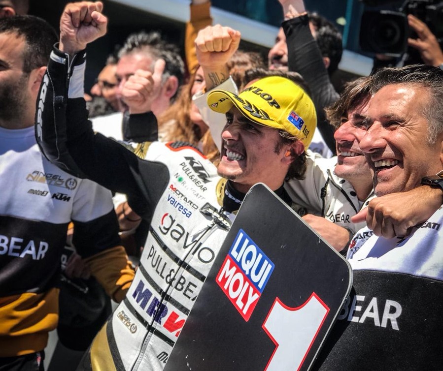 Victoria para Arenas en una frenética carrera de Moto3 1 dqkflw7wkaehwub