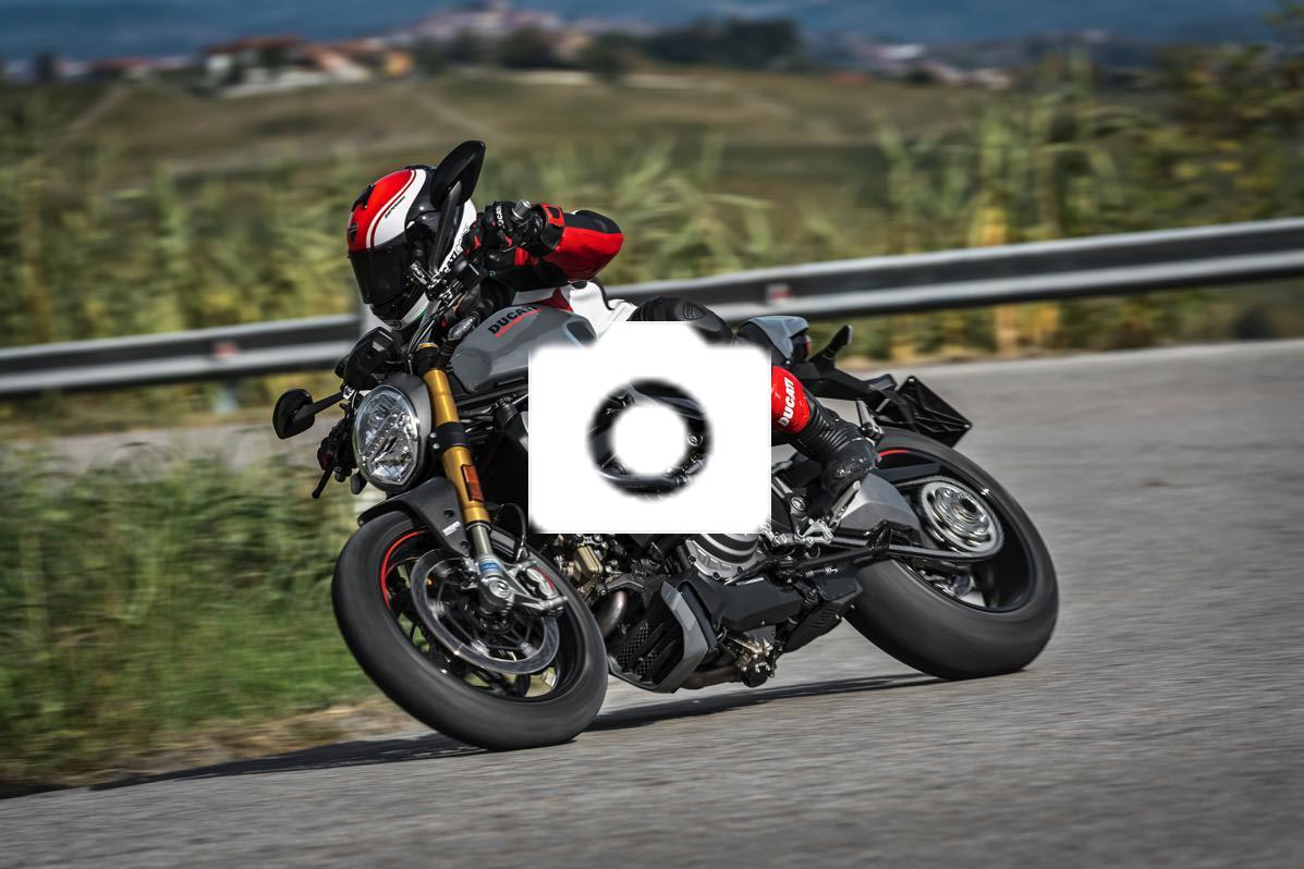 Fotos de todas las motos 2017 presentadas en el Salón EICMA de Milán 8 ducati monster 1200 2017 1g