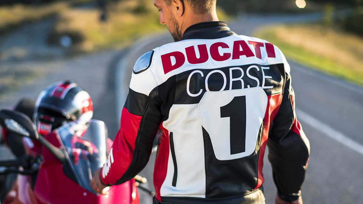 Ducati presenta su colección de equipamiento y accesorios para 2021 1 ducatiapparel sport performance wearducati corse c5 leather jacketuc215266high
