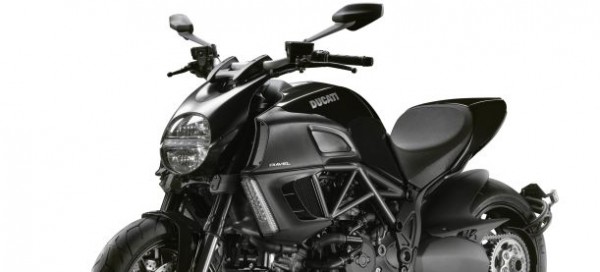 Ducati Diavel en negro Diamond 1 ducatidiavel 600x272 1