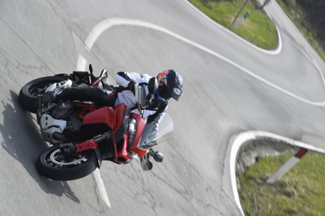 Qué debes saber para no sufrir un accidente en curva 7 ducatimultistrada1200003