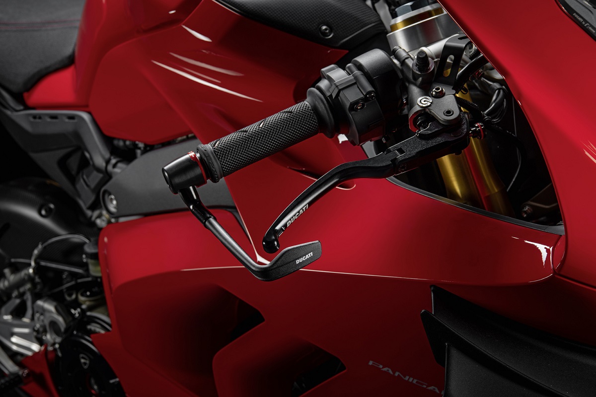 Ducati Panigale V4 con accesorios Racing: canela en rama