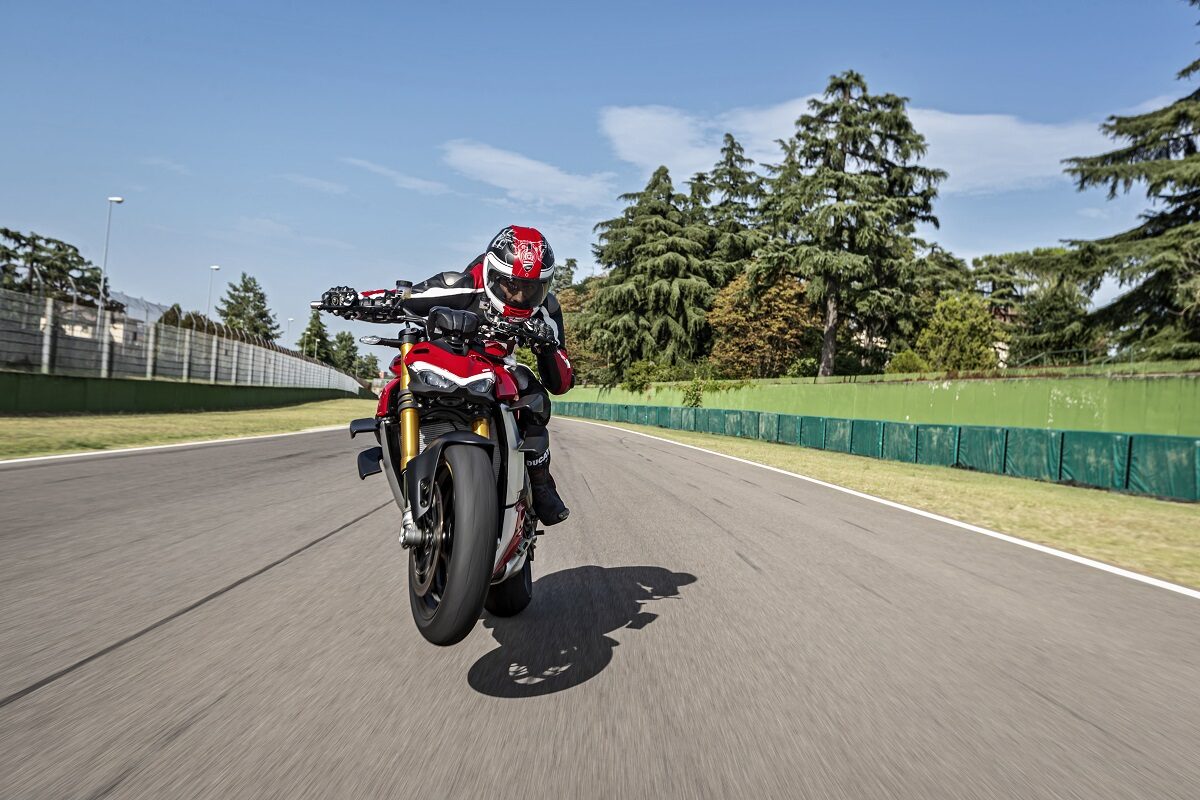 ¿Cuáles son las motos naked que puedes comprar hoy con más de 200 CV? 1 ducatistreetfighterv4