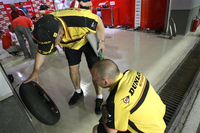 Los neumáticos ensombrecen el GP de Australia 1 dunlop moto2 neumaticos 1thumbe
