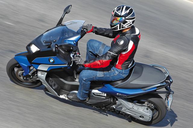 Cómo debe ser el equipamiento del motorista en verano 1 equipamientomotoverano