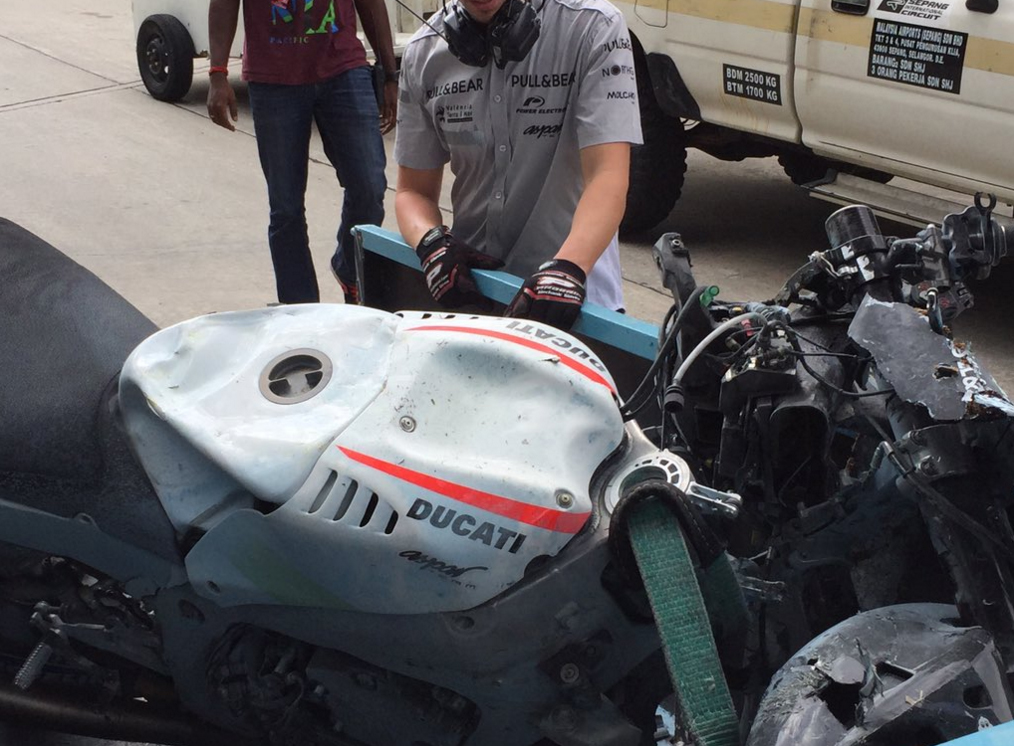 Eugene Laverty da el susto en la primera jornada de test en Sepang 1 eugenelavertylesiontest
