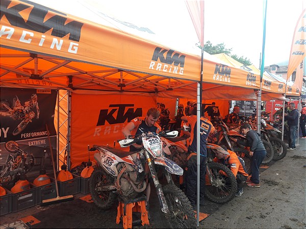 Family&Friends de KTM: servicio de asistencia gratuito para los pilotos privados del Nacional de Enduro