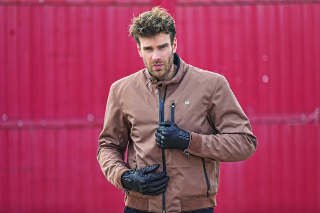 Chaqueta Kery de Vquattro Design: escápate con estilo y seguridad 1 fn4a1200