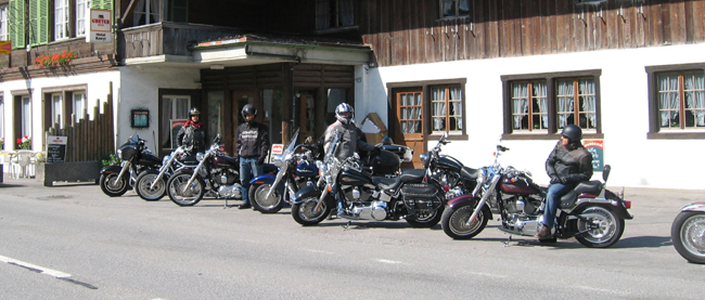 Harley-Davidson y Mini juntos en ruta 1 harley 2