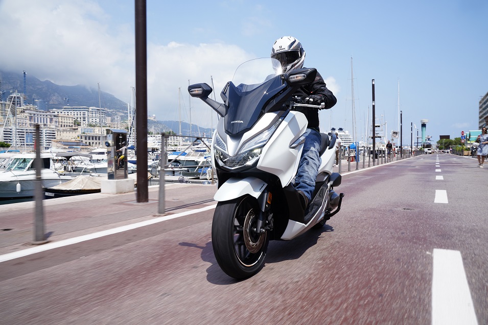 Honda Forza 300: ¿cuáles son sus directos rivales? 1 hondaforza300