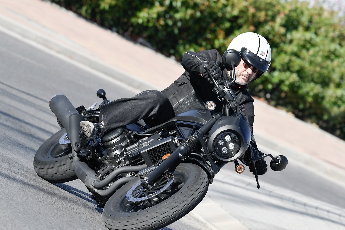 Motos custom: así va el modelo de Honda para el carnet A2 6 hondarebel500 2