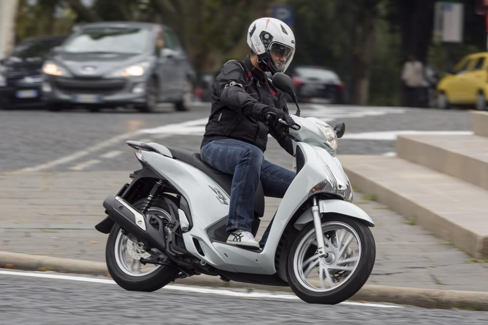 Honda Scoopy 125i: líder de ventas en 2016 4 hpondascoopy125ventas