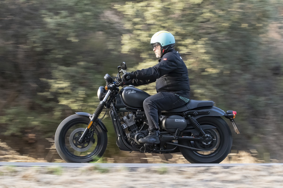 Prueba Hyosung Bobber GV 300 S: más que custom