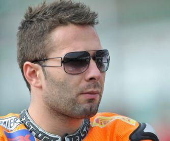 Vittorio Iannuzzo firma por Triumph 1 iannuzzo