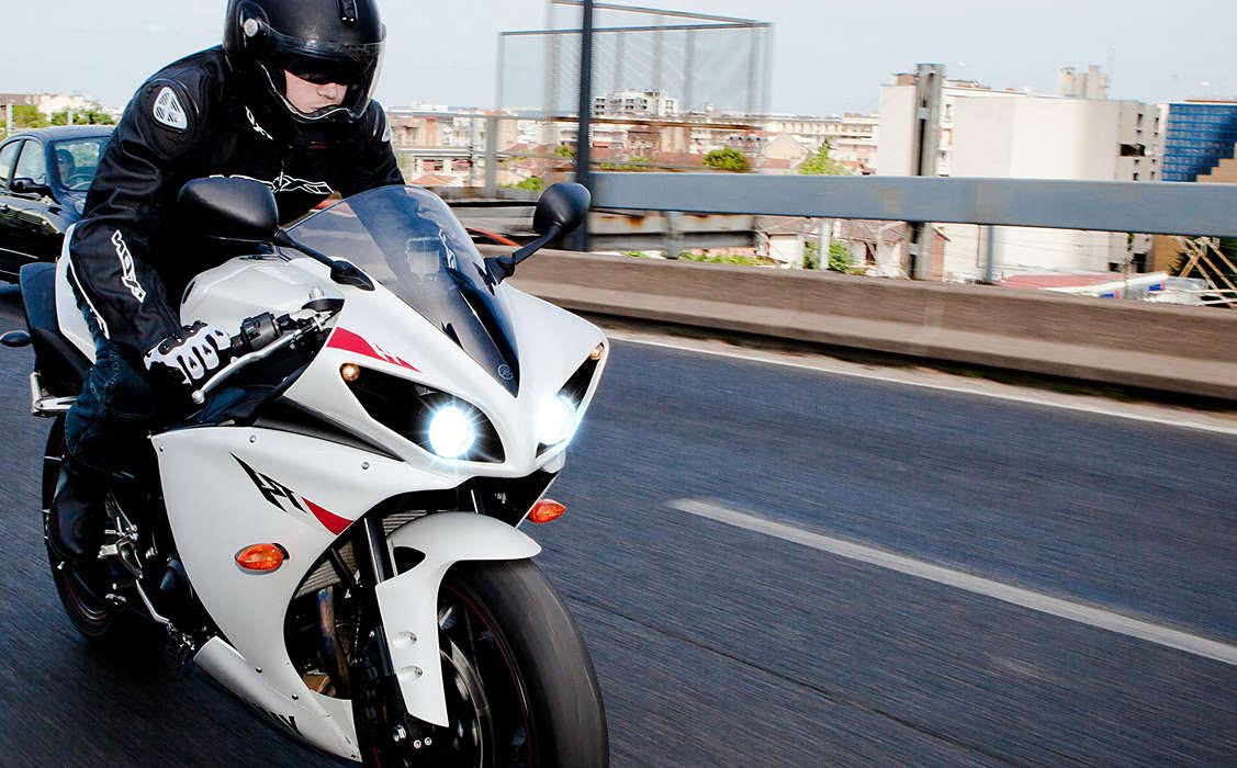 La DGT se pone seria con el mantenimiento de la moto: así vigila el estado de luces, neumáticos, ITV... 8 iluminacionmotoitv