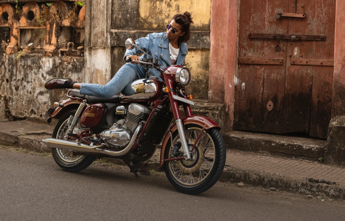 Jawa 300: la moto neo retro que llega desde la India 1 jawa hero