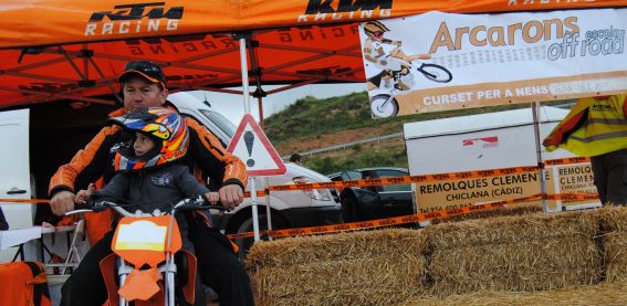 Jordi Arcarons enseña pilotaje ecológico a niños 1 jordi arcarons